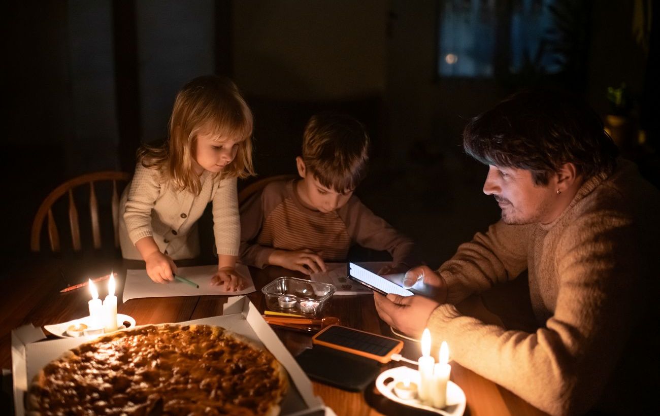 Без світла до 12 годин. "Укренерго" попередило, що буде з відключеннями до кінця тижня