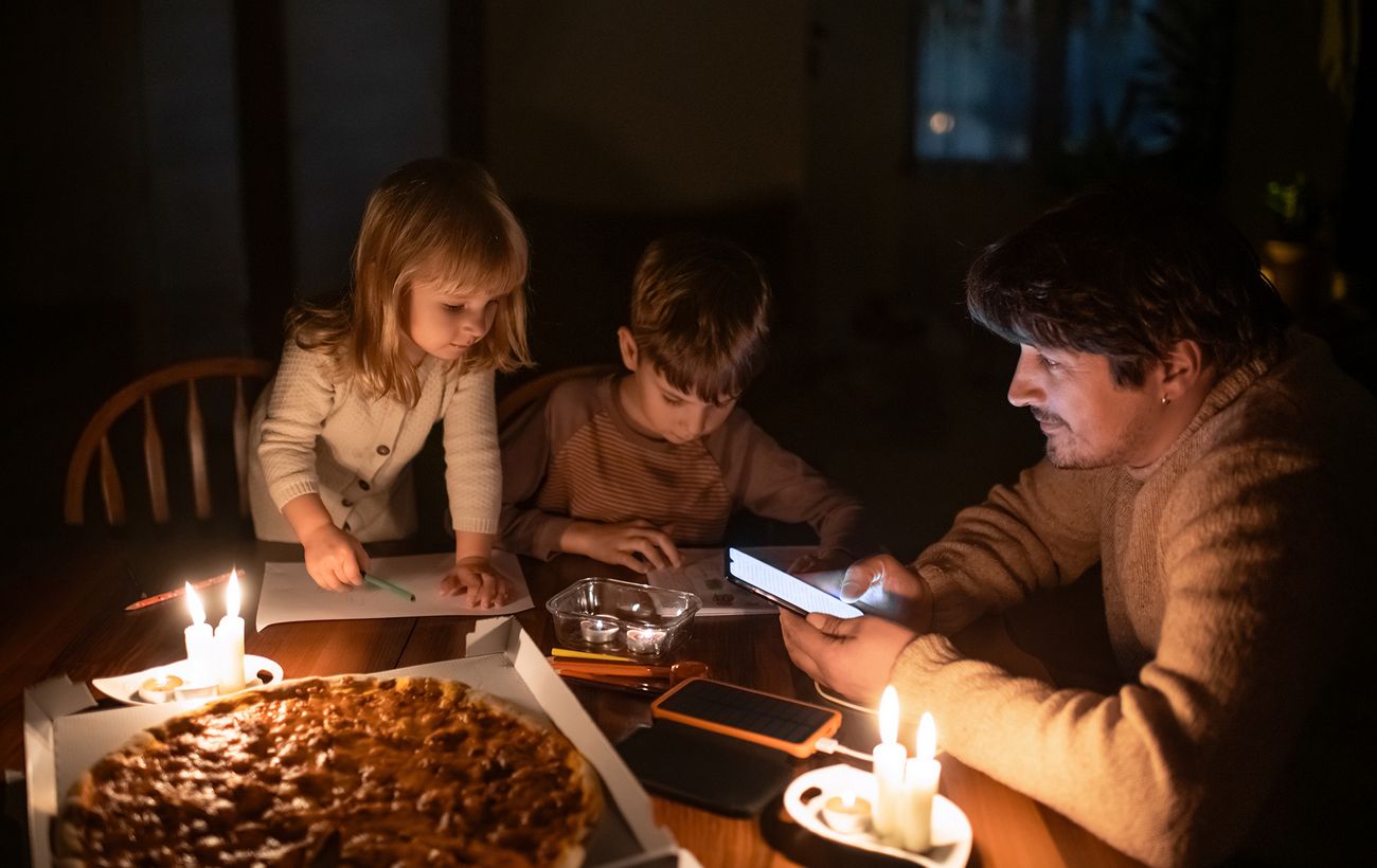 Відключення світла будуть, але лише 5 годин: графіки на 14 березня