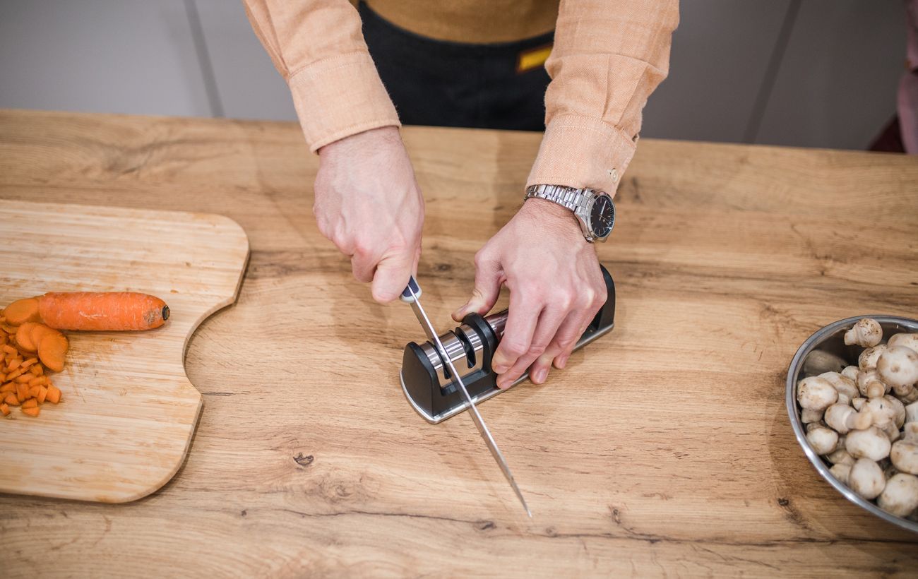 Кому і коли заборонено точити ножі: правила, які не варто порушувати