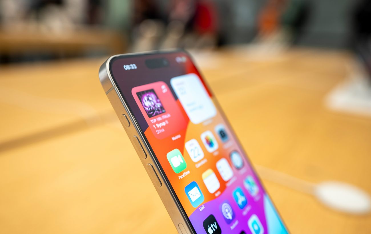 Шпигунська програма масово зламує IPhone через українські сайти, - Reuters
