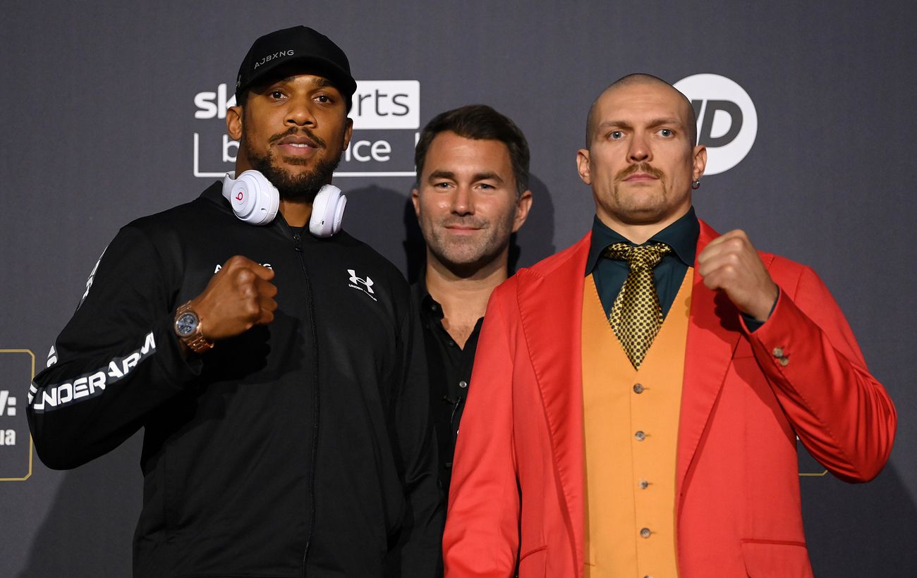 Усик привіз Джошуа до Львова: як зірки боксу "запалили" по-українськи (відео)